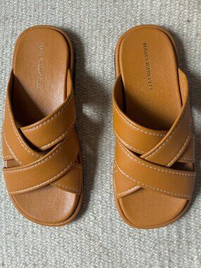 Mari Giudicelli Brown NWOT Sandals Size 38/39